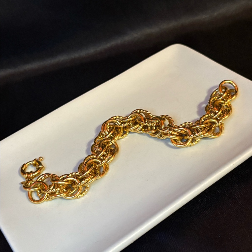 Elegant Gold Chain Bracelet